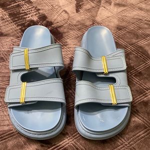 Madden Girl chunky Velcro sandals size 9M. In good used condition.